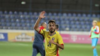 Un fotbalist de la România U21 poartă cu el eşarfa bunicii care a murit acum 6 luni! Citeşte povestea emoţionantă a lui Andrei Ciobanu!