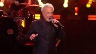 VIDEO | Tom Jones c&acirc;ntă diseară la Cluj. Mesajul artistului pentru fanii din Rom&acirc;nia