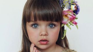 Anastasia este numită cea mai "frumoasă fetiță din lume", dar stai să vezi cum arată mama ei