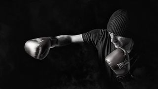 Un boxeur și-a ucis cu bestialitate iubita înjunghiind-o de 20 de ori