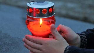 Un tânăr de doar 21 de ani s-a hotărât să-și pună capăt zilelor și s-a aruncat de pe un bloc cu 9 etaje