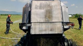 Un t&acirc;nar a fost găsit carbonizat pe c&acirc;mp, &icirc;n mașina de balotat paie