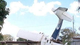 Tragedie aviatică. Un avion s-a prăbușit peste o casă