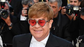 Elton John &icirc;l critică pe Putin, după ce preşedintele rus a spus că g&acirc;ndirea liberală este &ldquo;&icirc;nvechită&rdquo;