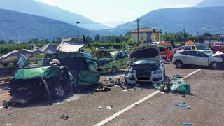Un rom&acirc;n a provocat un grav accident rutier &icirc;n Italia, cu 6 maşini: 12 victime &icirc;n stare gravă