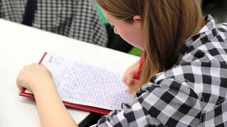 BACALAUREAT 2019. Probele scrise ale examenului de bacalaureat &icirc;ncep astăzi, cu Limba şi literatura rom&acirc;nă! Peste 136.000 de absolvenţi de liceu s-au &icirc;nscris pentru sesiunea iunie-iulie 2019