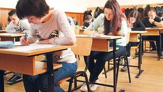 Subiectele de la Bacalaureat 2019 la română au fost știute cu o seară înainte de examen? Mesajele care au circulat între elevi