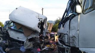 Imagini terifiante! Accident pe DN1, &icirc;n zona localităţii S&acirc;mbăta de Jos. Un t&acirc;năr și-a pierdut viața.