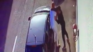 Om de afaceri bătut cu bestialitate cu ranga pe o stradă din T&acirc;rgu Jiu