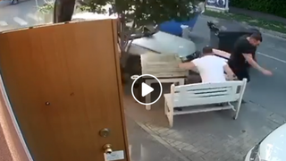 Un şofer a spulberat terasa unui restaurant din Oradea