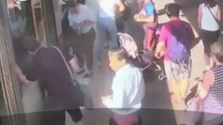 Incident la metrou! Un copil a căzut &icirc;ntre peron și tren