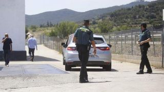 Doi români au murit într-o presă de struguri de la o cramă