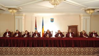 Curtea Constituţională a amânat din nou să se pronunţe asupra sesizărilor cu privire la modificările aduse codurilor penale