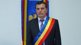 VIDEO | Reacții după moartea unui primar pe treptele spitalului: &bdquo;La Săveni, mori cu zile&rdquo;