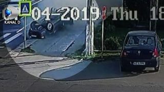 VIDEO | Un șofer a intrat cu mașina în gardul postului de poliție