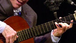 Brazilianul Jo&atilde;o Gilberto, părintele stilului bossa nova, a murit la v&acirc;rsta de 88 de ani