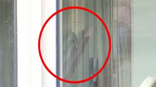 Elena Udrea a revenit în România. Primele imagini cu fiica ei în locuinţa de lângă Capitală