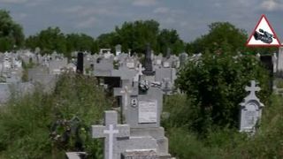 VIDEO | Tranzacții ilegale cu locuri de veci. Cei care le scot la v&acirc;nzare cer mii de euro