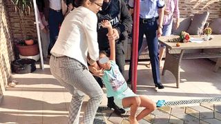 Unde se află acum Sorina, fetița luată cu forța din casa asistentei maternale &icirc;n urmă cu trei săptăm&acirc;ni! Ce s-a &icirc;nt&acirc;mplat cu tatăl adoptiv din SUA