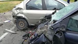 VIDEO | Plan roşu de intervenţie în Olt: Un accident cu un microbuz și cinci mașini. O persoană a murit