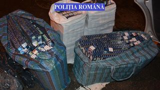 Zeci de percheziţii vizând un grup infracţional organizat, specializat în contrabandă cu ţigări