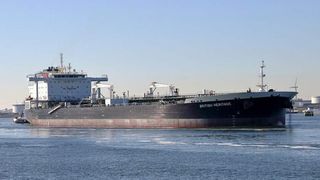 Un tanc petrolier britanic a fost amenințat de trei nave militare din Iran! Totul s-a &icirc;nt&acirc;mplat &icirc;n str&acirc;mtoarea Ormuz