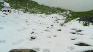 VIDEO | Iarnă &icirc;n plină vară, la B&acirc;lea Lac. A nins si e frig