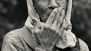 O femeie a ținut în casă trei ani cadavrul mamei sale