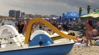 VIDEO | Șezlongurile de pe litoral, motiv de protest. Ce-i nemulțumește pe constănțeni