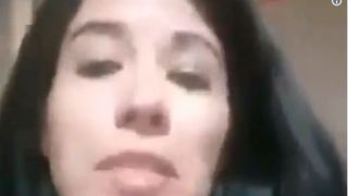 IMAGINI REVOLTĂTOARE! O femeie s-a filmat &icirc;n timp ce &icirc;şi lovea fetiţa: "Uite ce &icirc;i fac pentru că nu o iubesc"