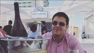 Dovada că fiul Vioricăi Dăncilă a divorțat! Victor a rămas cu apartamentul, mașina și un salariu baban la Curtea de Conturi! Elena s-a mutat la garsonieră EXCLUSIV