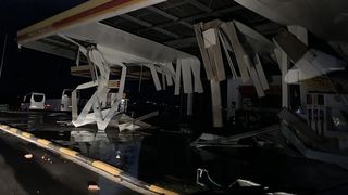  Românul rănit în urma furtunii din nordul Greciei este adus în ţară cu o ambulanţă