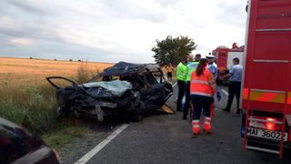 VIDEO | Constanţa: Trei persoane au murit şi patru au fost rănite, într-un accident între o dubă şi un autoturism