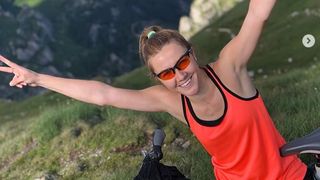 Larisa Vasile, nouă aventură extremă după Exatlon! A urcat la Vf Omu cu bicicleta