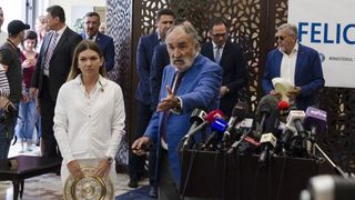 Povestea fabulosului Rolls Royce roşu cu care Ion Ţiriac a plimbat-o pe Simona Halep de la aeroport! Miliardarul a reparat special limuzina pentru acest eveniment!