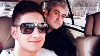 Fiul lui Gabriel Oprea &icirc;şi răsfaţă iubita sexy la un hotel de 5 stele de pe Costa del Sol! Doar cazarea &icirc;l costă peste 500 de euro pe noapte!