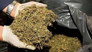 Bărbat prins &icirc;n trafic cu aproape trei kilograme de cannabis asupra sa