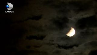 VIDEO | Eclipsa partialã, vizibilã si de la noi din tara, a fost urmaritã cu interes de mii de oameni