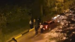 Scandal pe o stradă din Prahova. Unul dintre scandalagii era gol-pușcă