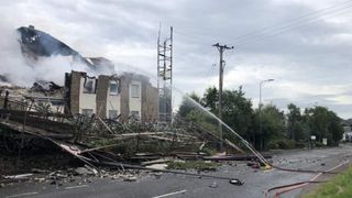 Momente de groază pentru turiști. Hotel de patru stele distus în totalitat într-un incendiu