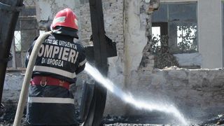 Bărbat din Iaşi, găsit carbonizat &icirc;n balconul apartamentului său, unde izbucnise un incendiu