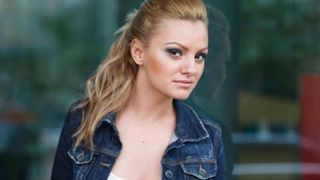 Cântăreața Alexandra Stan implicată într-un accident rutier