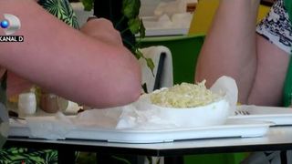 VIDEO | Mâncare expirată pe litoral