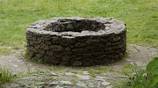 Un bărbat din Sălaj și-a găsit sf&acirc;rșitul după ce a căzut &icirc;ntr-o f&acirc;nt&acirc;nă