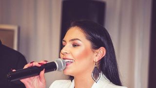 O cunoscută artistă, sacrificii mari de dragul muzicii! Lucrează ca make-up artist ca să poată să-și plătească piesele: &rdquo;Am luptat mult pentru a face și lucrul ăsta, pentru a mă putea &icirc;ntreține&rdquo;