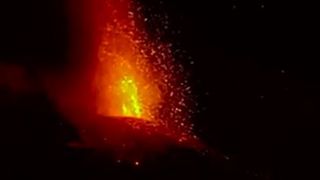 VIDEO | Vulcanul Etna erupe din nou