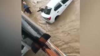 Inundaţii de proporţii &icirc;n nord-estul Turciei! O persoană a murit și alte șase sunt date dispărute