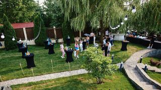 Cum să organizezi o petrecere în stilul anilor ’90. Ce nu trebuie să lipsească! Iată câteva ponturi utile