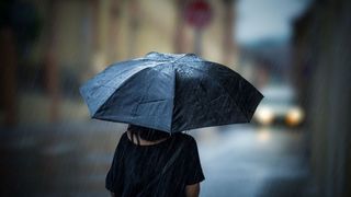 Cod galben de ploi torenţiale, descărcări electrice şi vijelii, &icirc;n cea mai mare parte a ţării