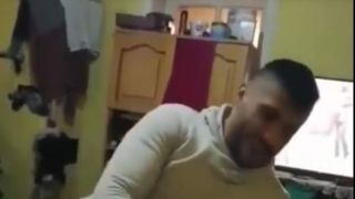 Anchetă &icirc;n cazul bărbatului din Vrancea filmat &icirc;n timp ce batjocorește o fetiță